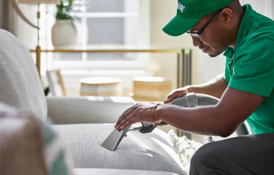 2021-10Chem-Dry-016(1) Professional upholstery cleaner removing dirt and stains from a fabric sofa